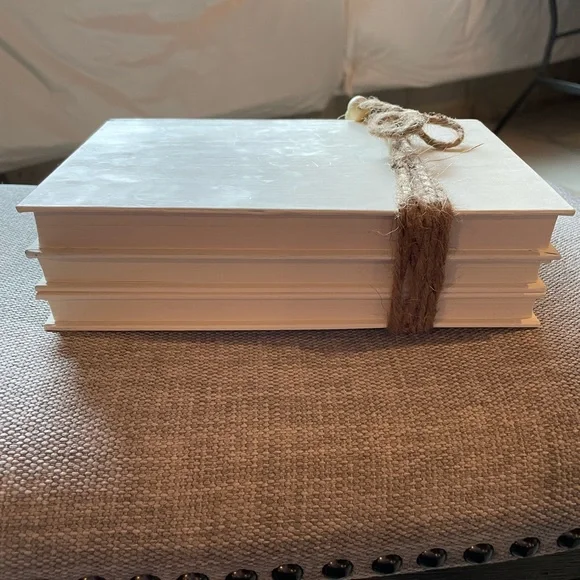 Painted book decor - Picture 8 of 8